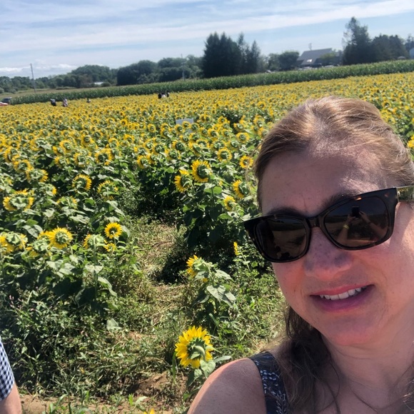 Meet your Posher, Stacy - Picture 1 of 1